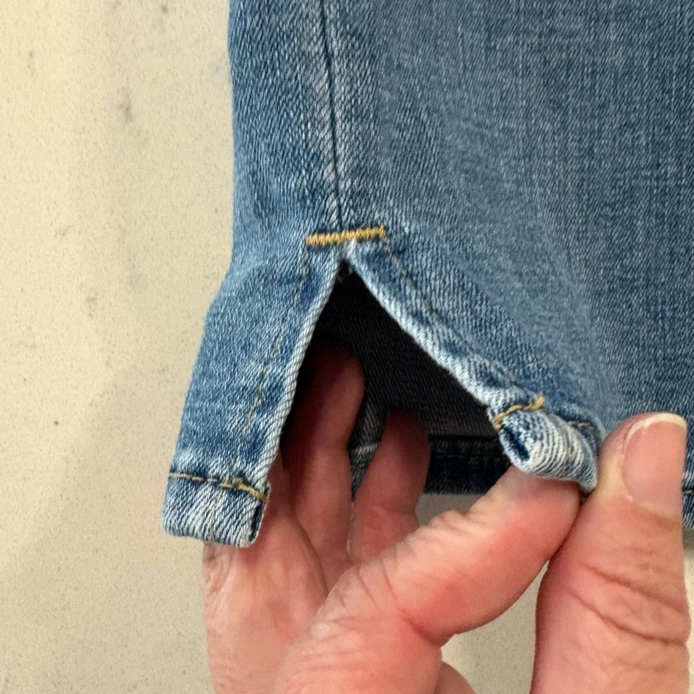 Levi's Women’s Classic Capri Jeans Size 12 - Picture 4 of 10